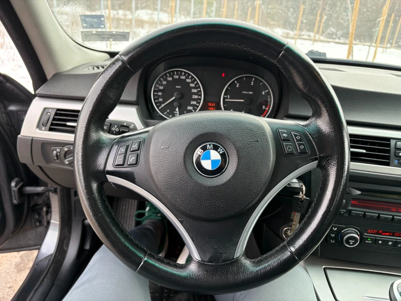 BMW 320, снимка 12 - Автомобили и джипове - 48739765