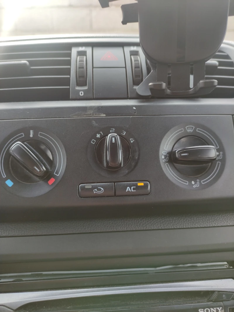 Skoda Fabia 1.2HTP, снимка 14 - Автомобили и джипове - 52126493