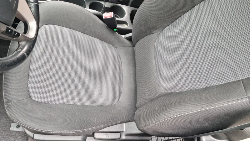 Hyundai I20 Хечбег, снимка 8 - Автомобили и джипове - 52502398