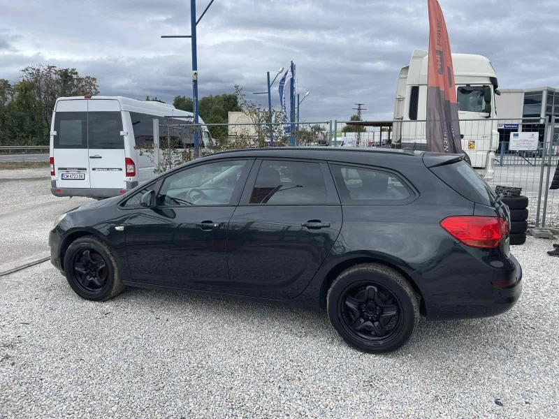 Opel Astra 1.7 перфектен, снимка 5 - Автомобили и джипове - 52751400