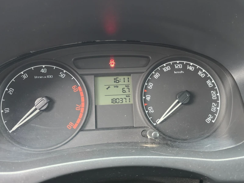 Skoda Fabia 1.2i/Лизинг, снимка 10 - Автомобили и джипове - 53028765