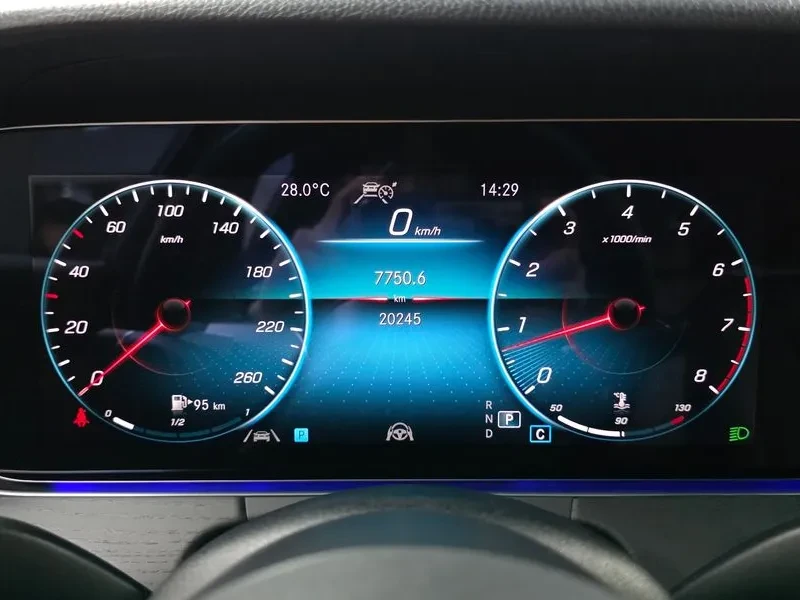 Mercedes-Benz E 250 W213 Avantgarde, снимка 7 - Автомобили и джипове - 55750259