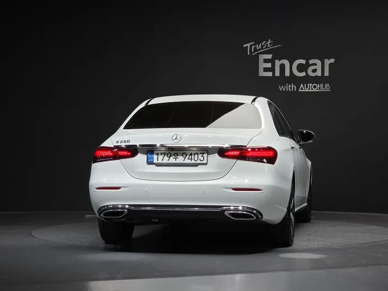 Mercedes-Benz E 250 W213 Avantgarde, снимка 3 - Автомобили и джипове - 55750259