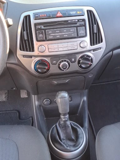 Hyundai I20, снимка 3 - Автомобили и джипове - 55903726