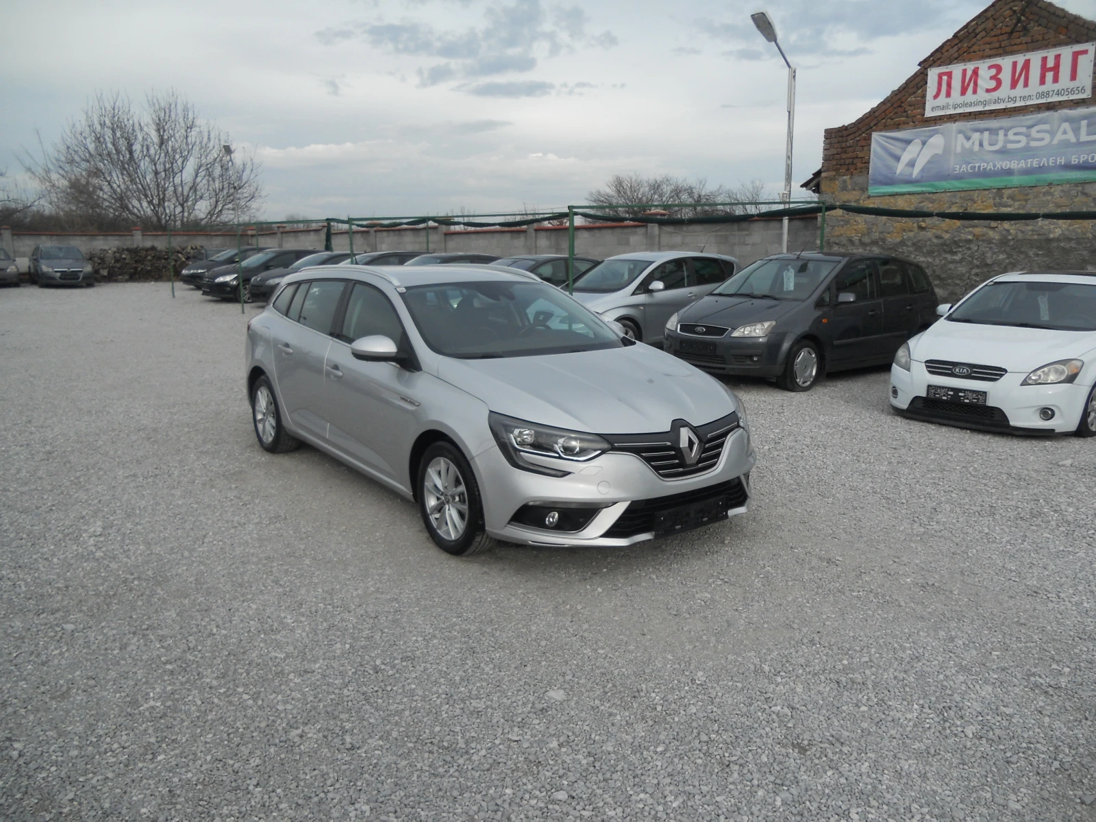 Renault Megane 1.2i ЛИЗИНГ!!  РЕАЛНИ КИЛОМЕТРИ+ СЕРВИЗНИ ДОКУМЕНТ - [1] 