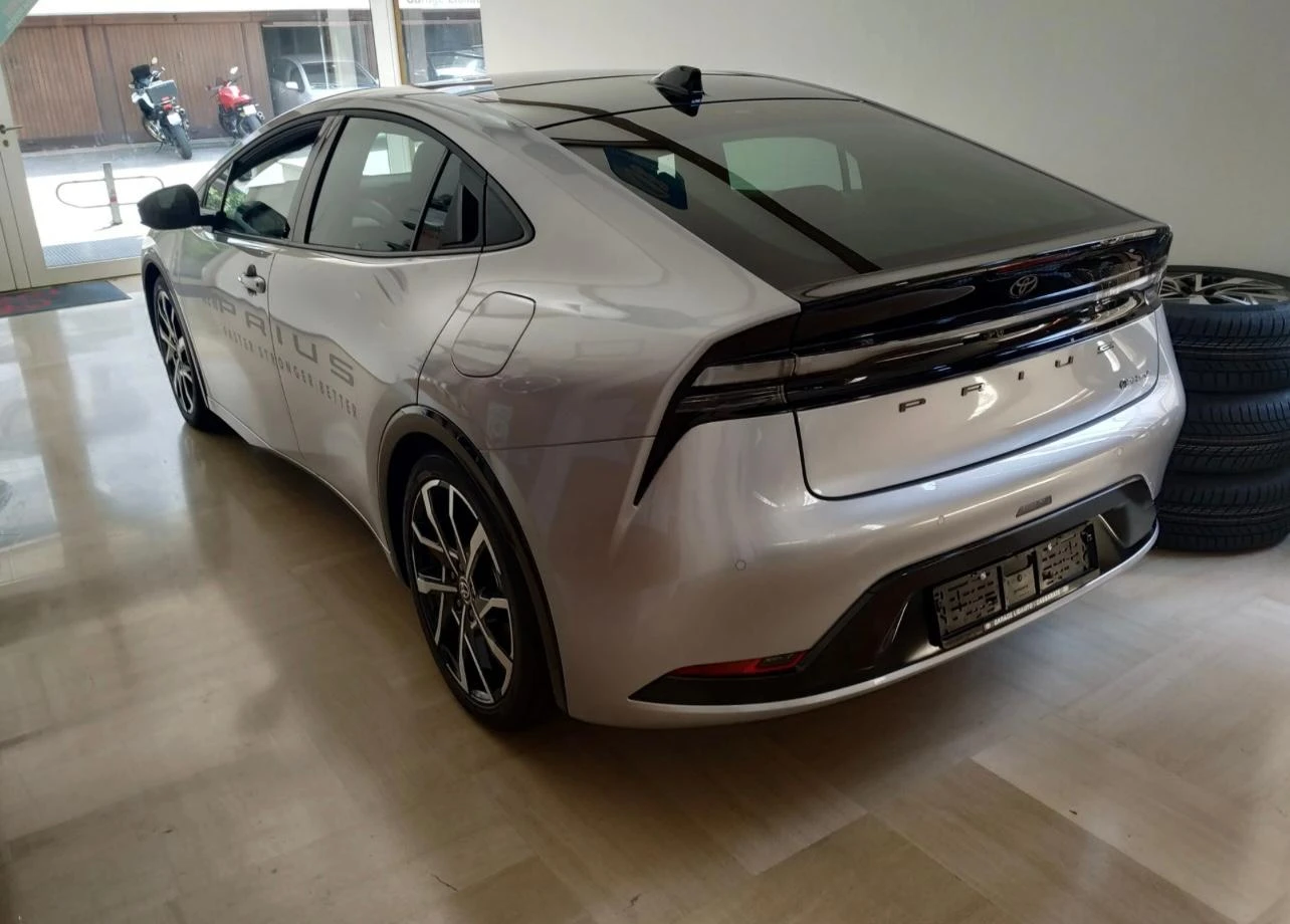 Toyota Prius Без коментар/Базова - изображение 6