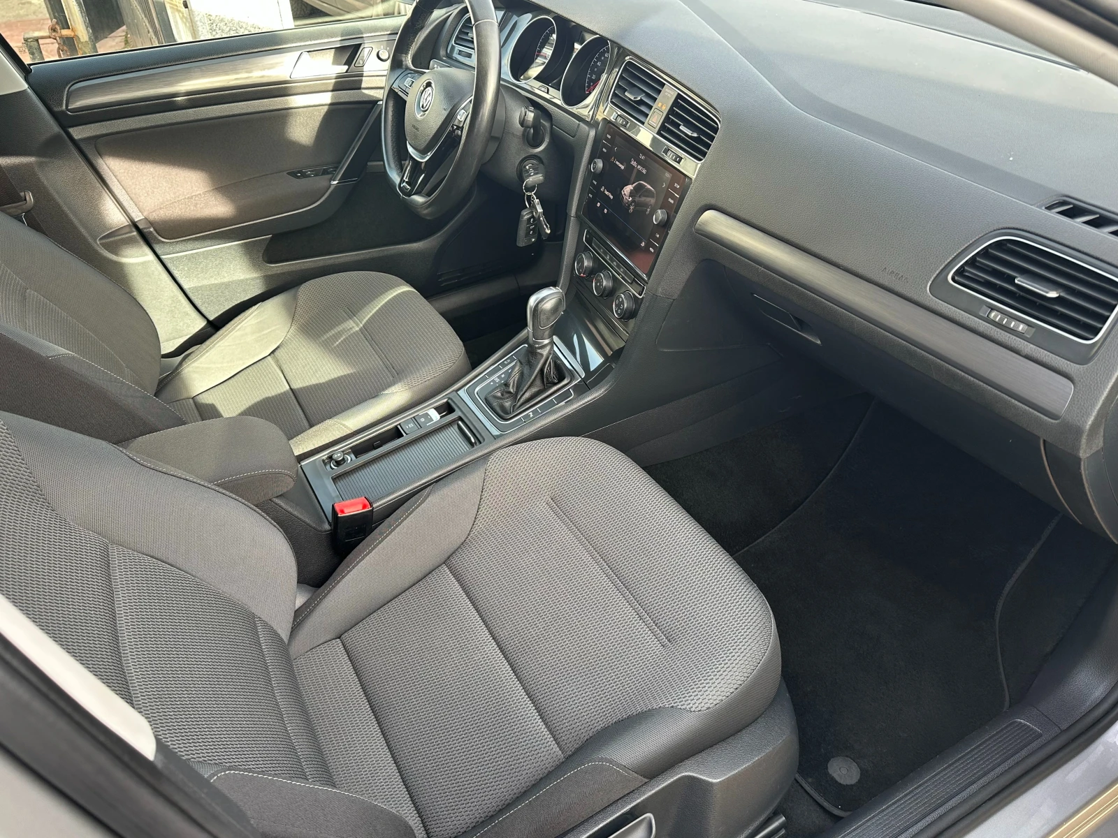 VW Golf 1.6TDi-7.5-FACELIFТ-AUTOMAT-LED-PDC-116k.s.-EURO6B - изображение 10