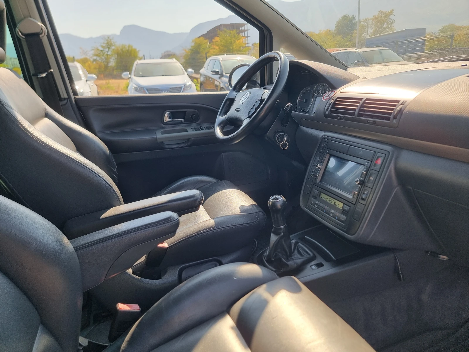 VW Sharan 2.0TDI, снимка 16 - Автомобили и джипове - 53154419