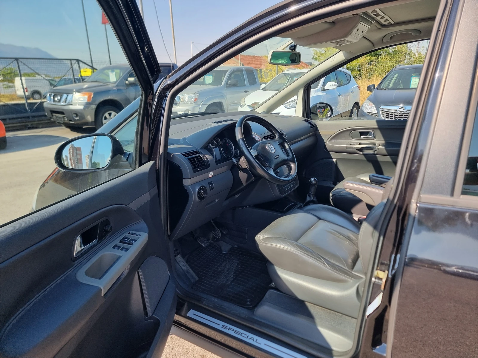 VW Sharan 2.0TDI, снимка 10 - Автомобили и джипове - 53154419
