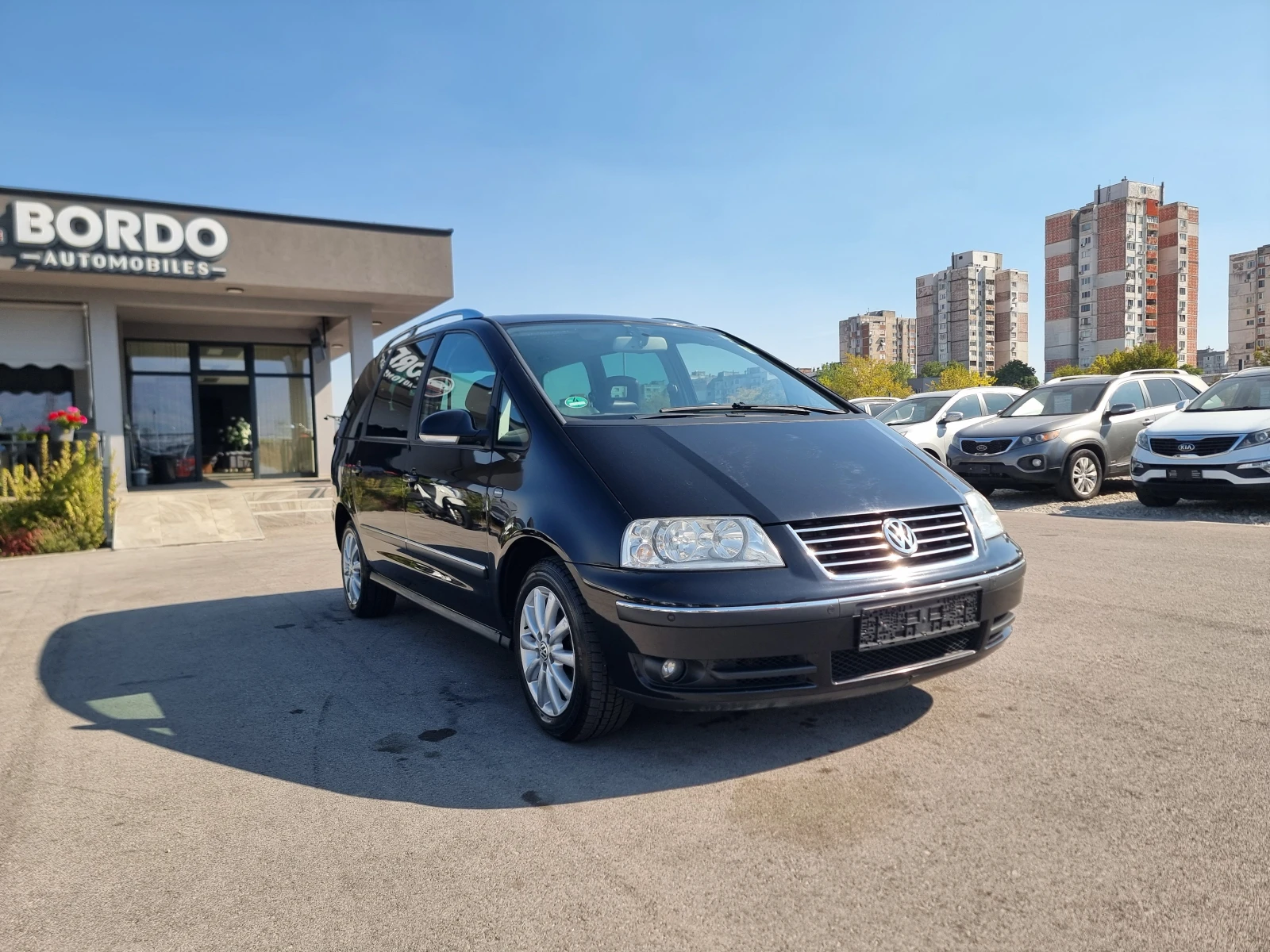VW Sharan 2.0TDI, снимка 8 - Автомобили и джипове - 53154419