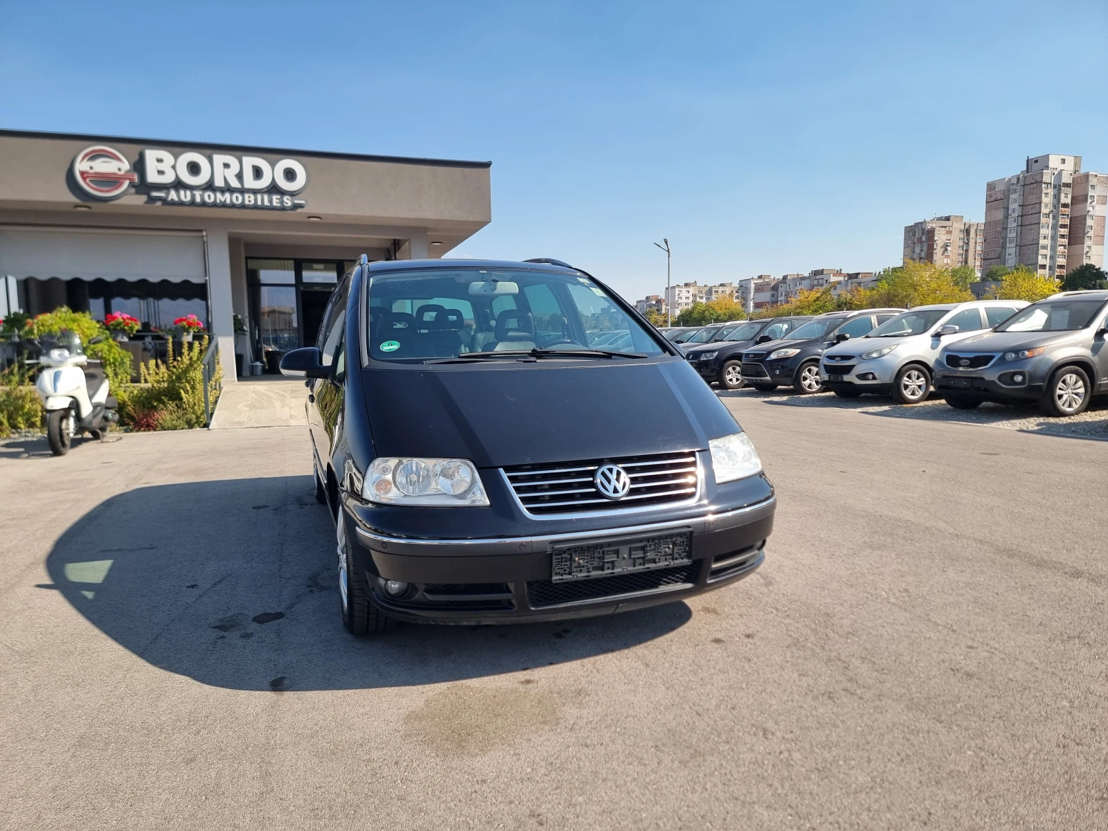 VW Sharan 2.0TDI, снимка 9 - Автомобили и джипове - 53154419