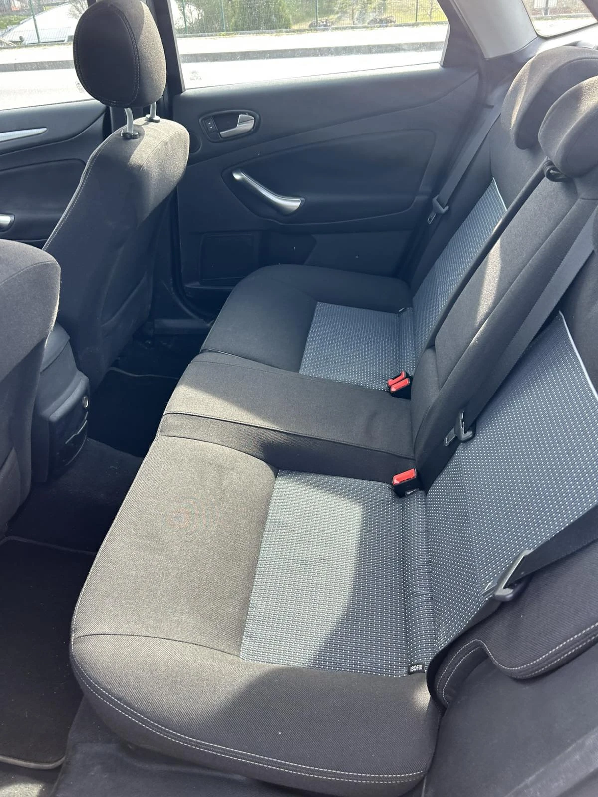 Ford Mondeo 1.8 TDCI (Напълно обслужена), снимка 10 - Автомобили и джипове - 53441355