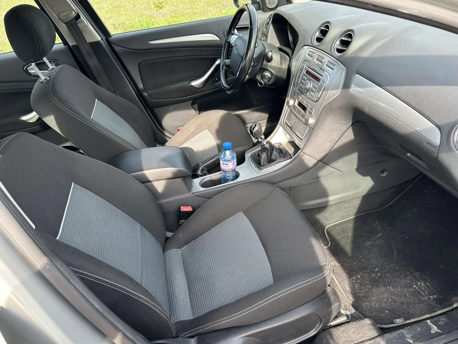 Ford Mondeo 1.8 TDCI (Напълно обслужена), снимка 12 - Автомобили и джипове - 53441355