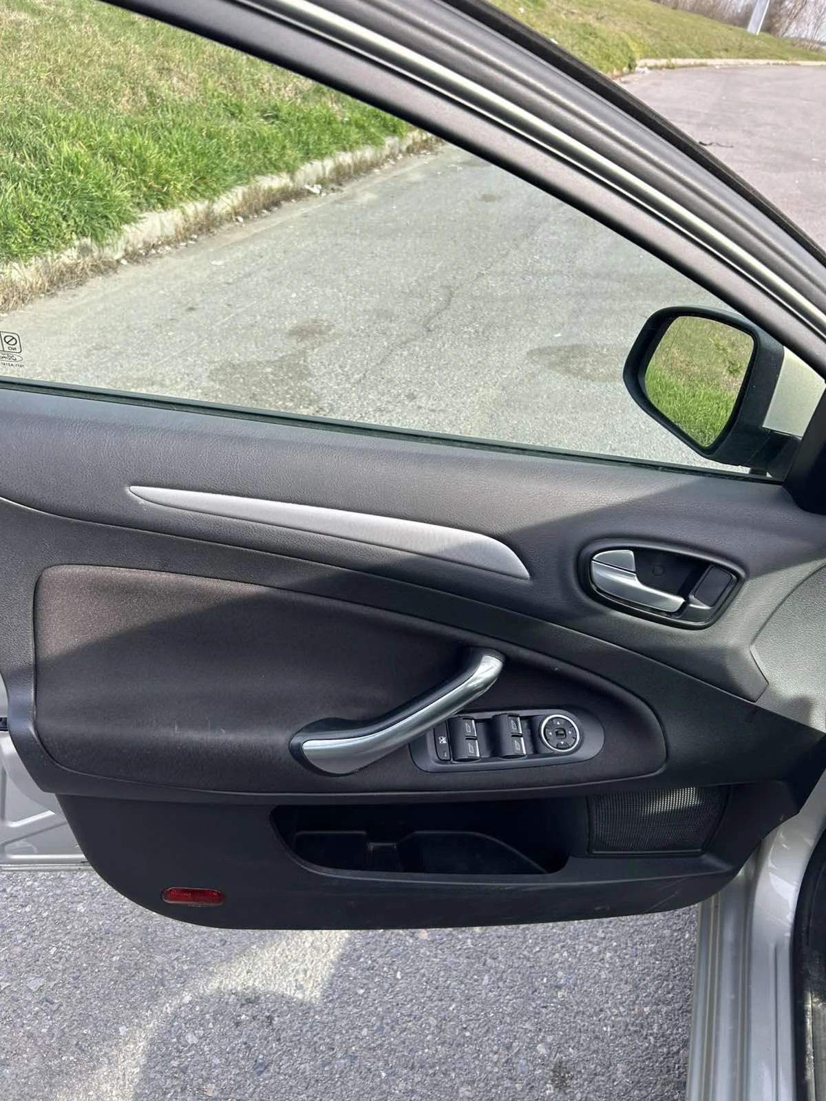 Ford Mondeo 1.8 TDCI (Напълно обслужена), снимка 11 - Автомобили и джипове - 53441355