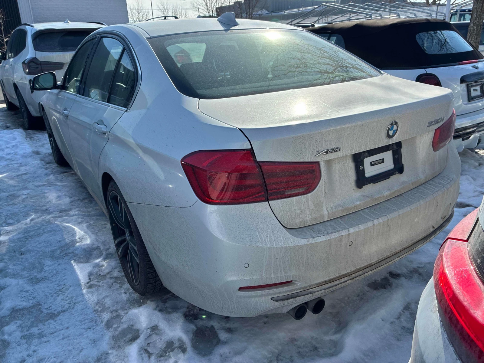 BMW 330  330i xDrive / CARFAX/ LED / CAMERA , снимка 4 - Автомобили и джипове - 53719390