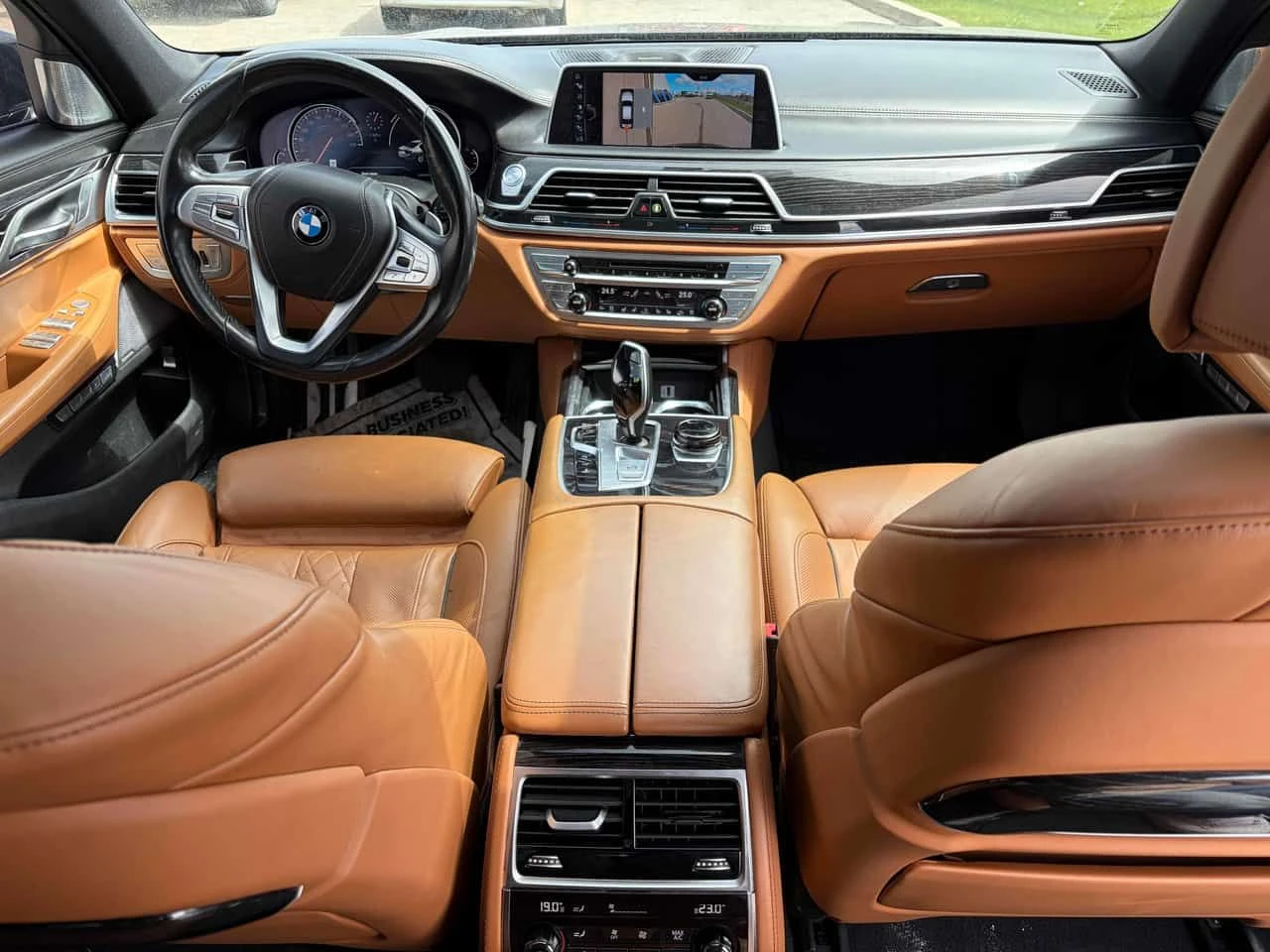 BMW 750 LONG * МАСАЖИ* ДИСТРОНИК* 360 КАМЕРА* ОБДУХВАНЕ* , снимка 9 - Автомобили и джипове - 54397196