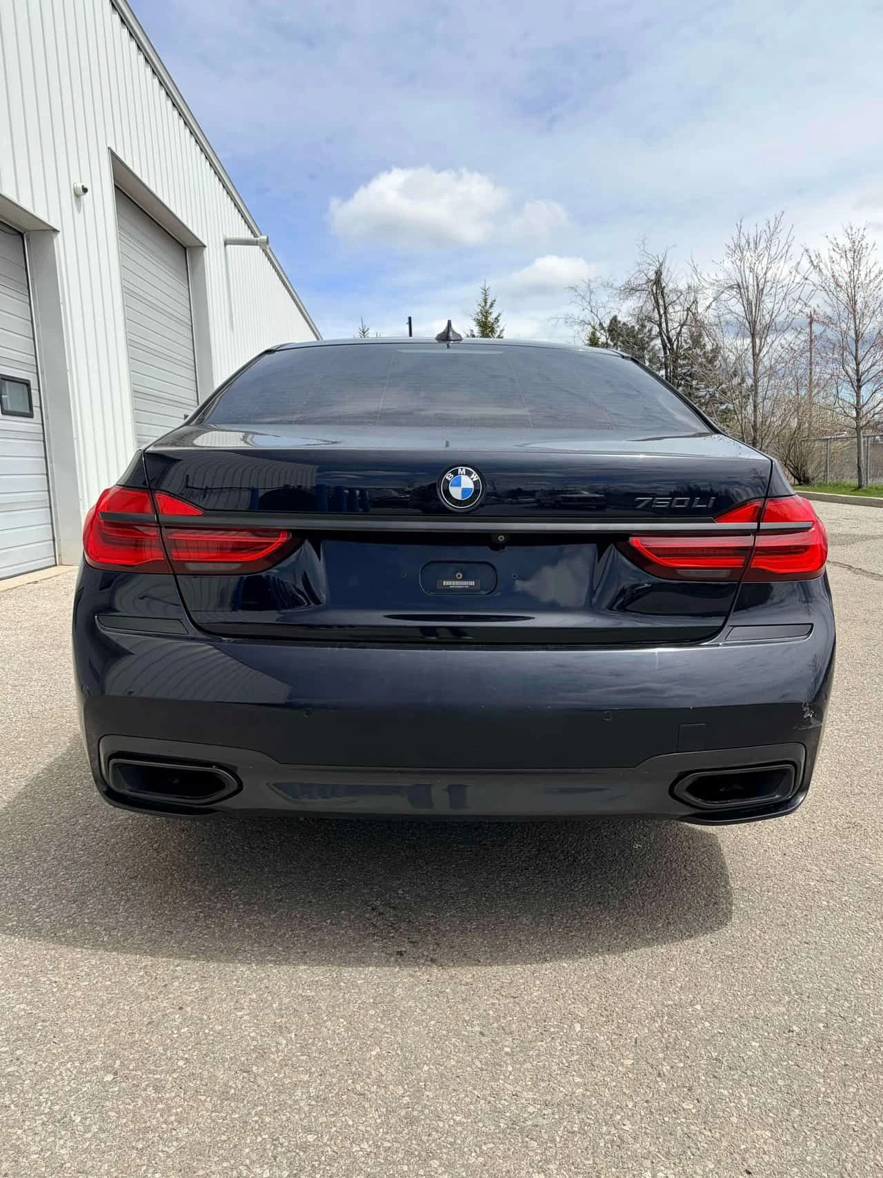 BMW 750 LONG * МАСАЖИ* ДИСТРОНИК* 360 КАМЕРА* ОБДУХВАНЕ* , снимка 5 - Автомобили и джипове - 54397196