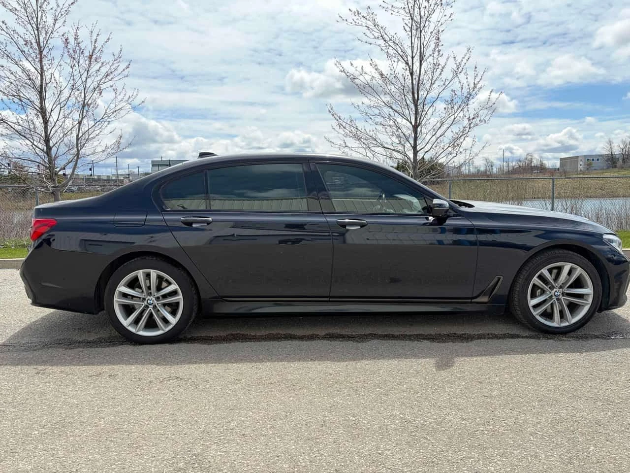 BMW 750 LONG * МАСАЖИ* ДИСТРОНИК* 360 КАМЕРА* ОБДУХВАНЕ* , снимка 4 - Автомобили и джипове - 54397196