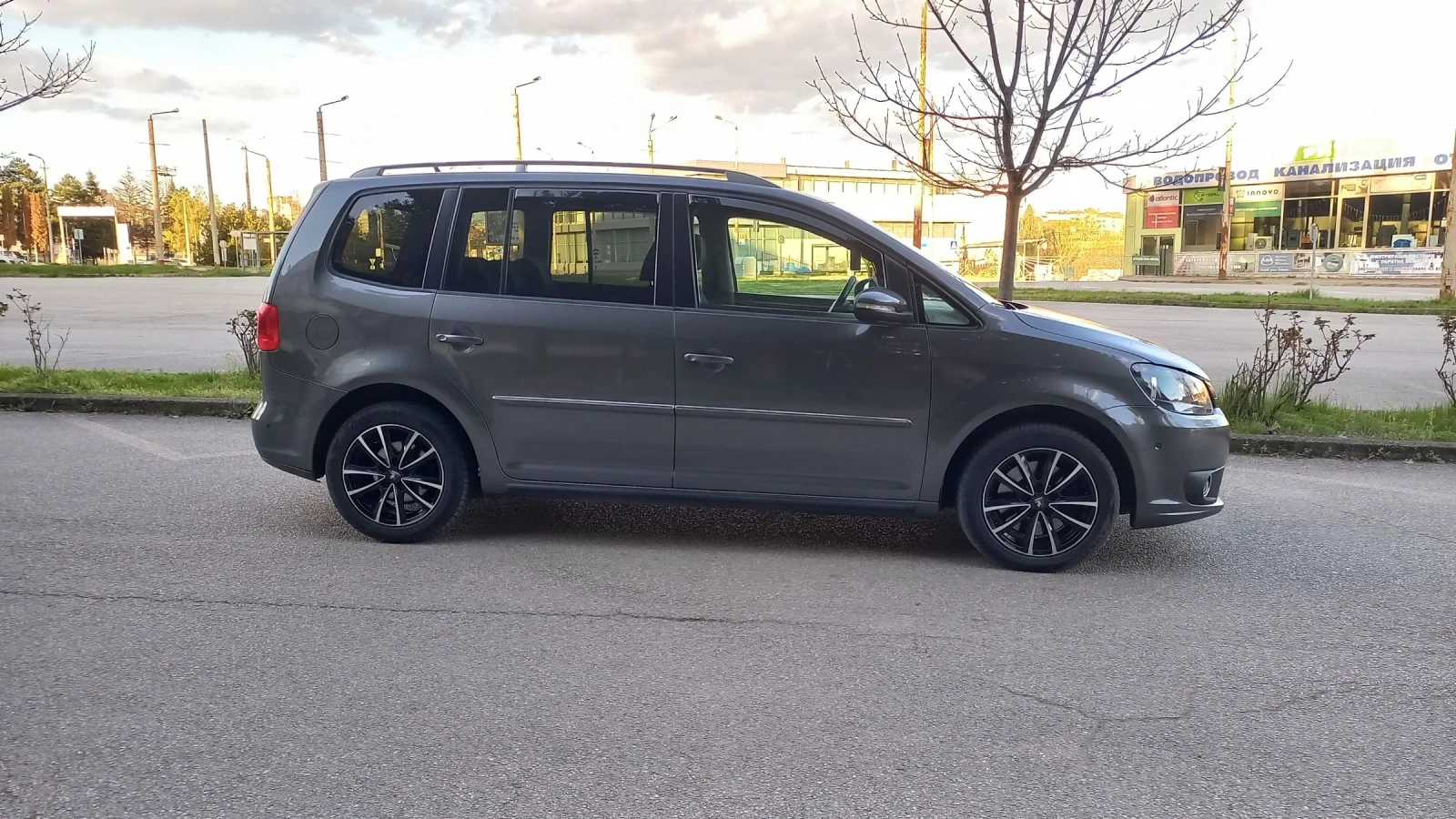 VW Touran 2.0tdi 140к.с, снимка 3 - Автомобили и джипове - 54498286
