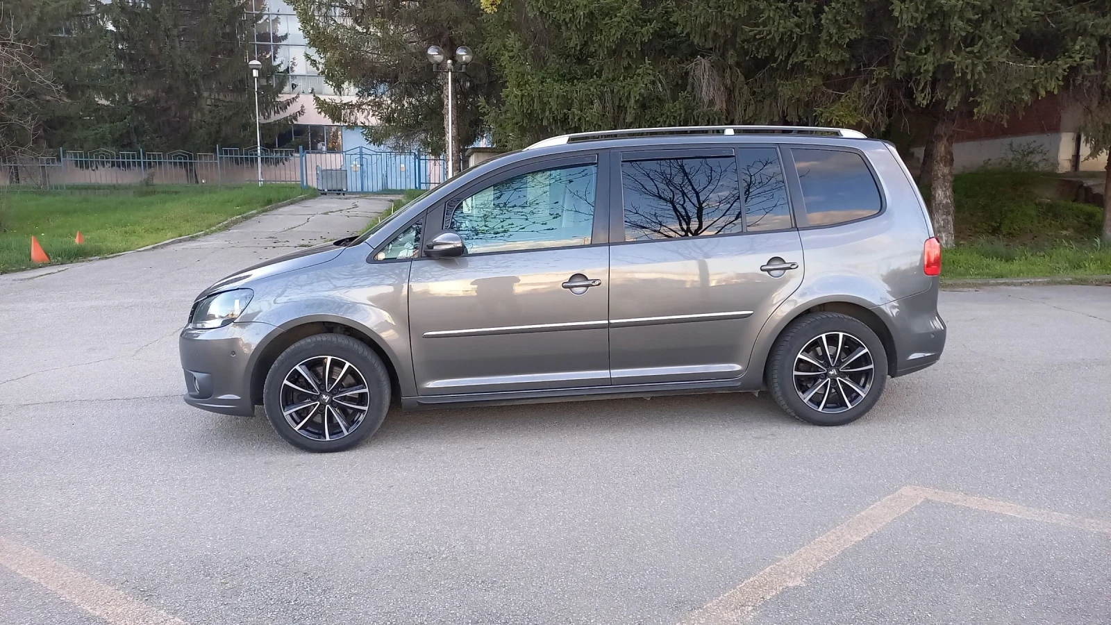 VW Touran 2.0tdi 140к.с, снимка 4 - Автомобили и джипове - 54498286