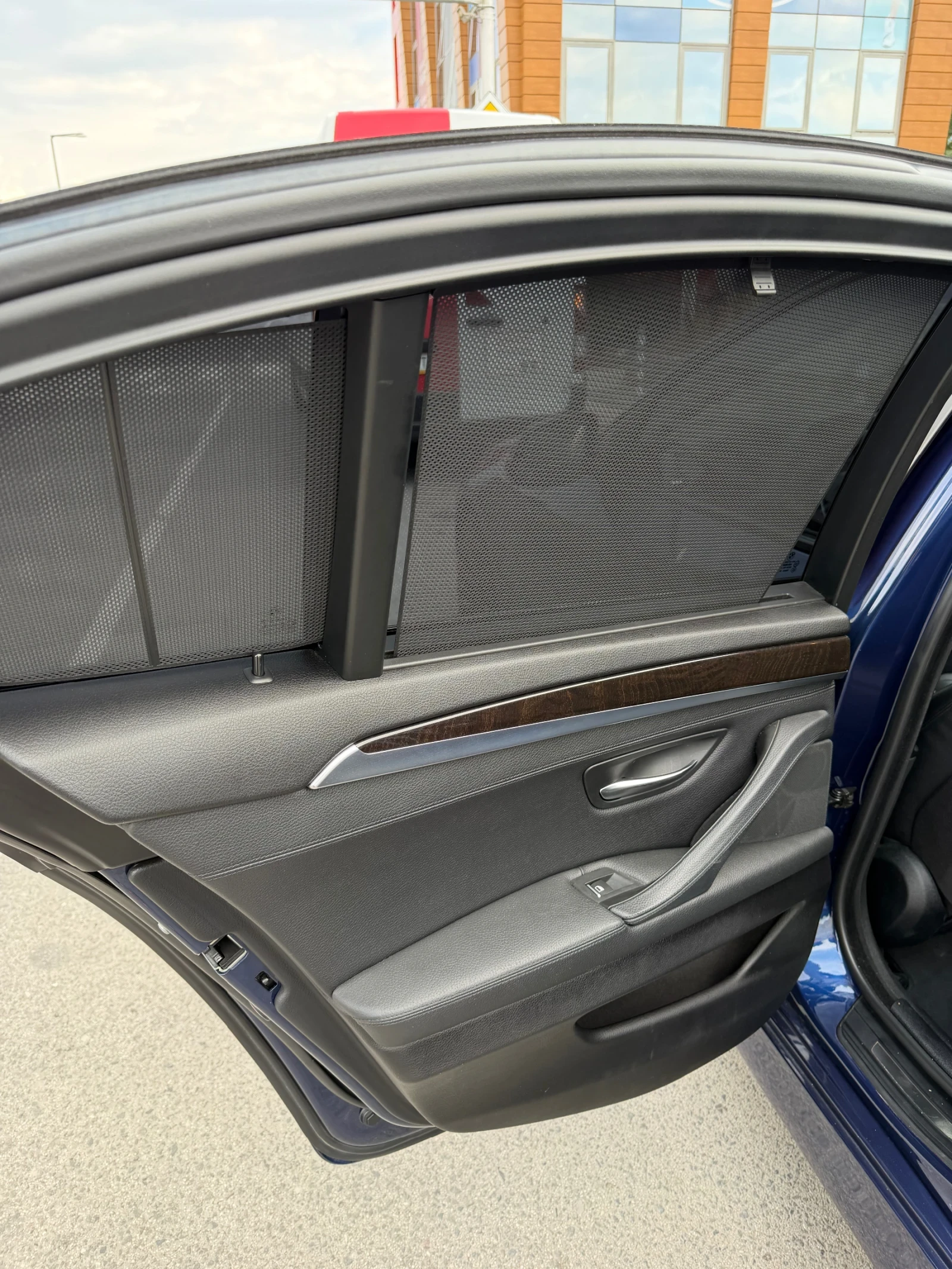 BMW 550 Facelift 96000км, снимка 11 - Автомобили и джипове - 55422152