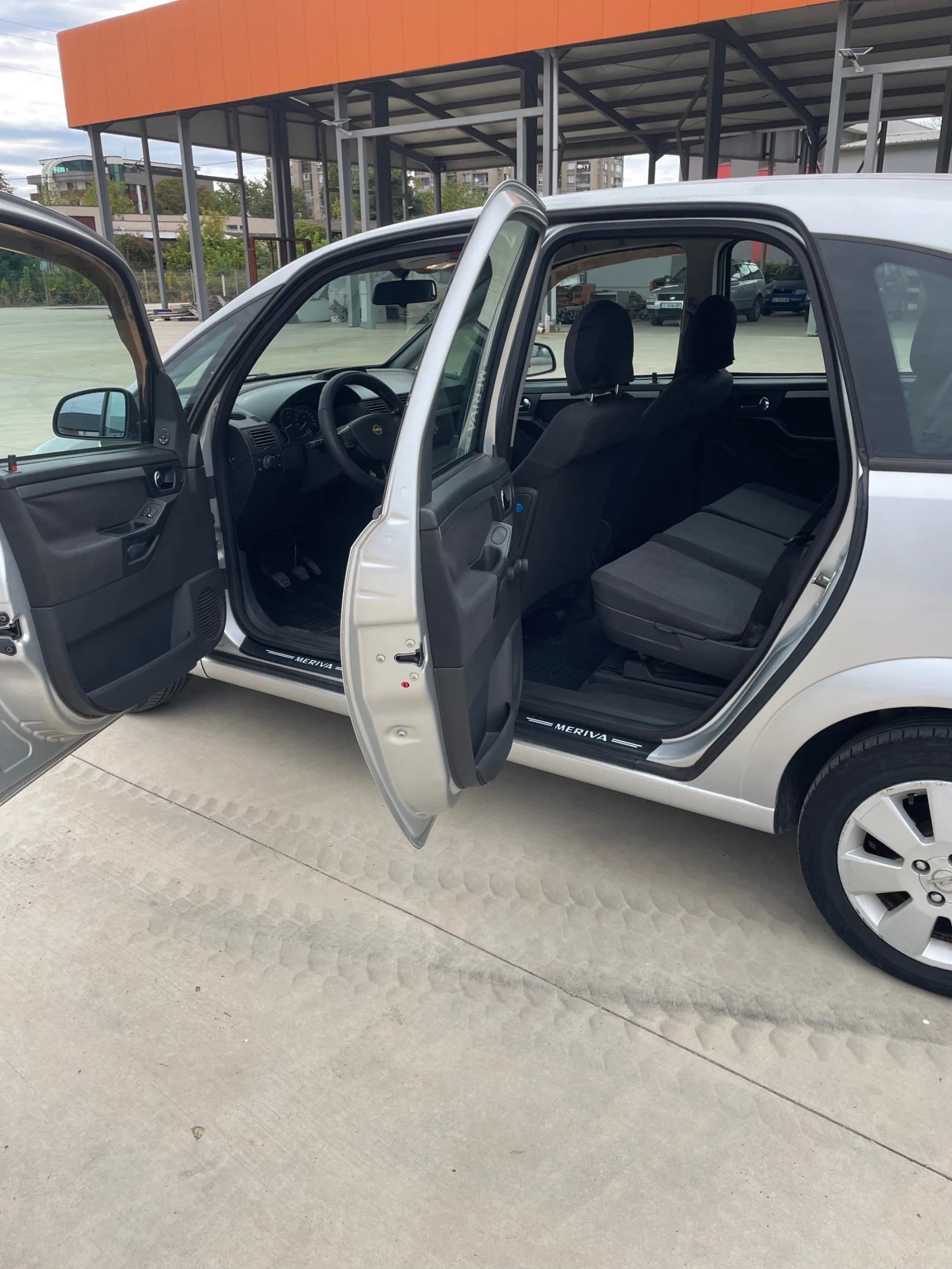 Opel Meriva 1.6 КЛИМАТИК, снимка 11 - Автомобили и джипове - 56200350