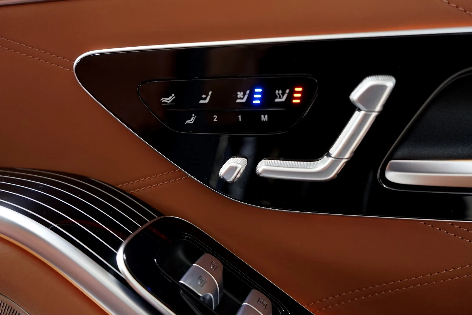 Mercedes-Benz S 63 AMG e LONG/PHEV/802HP/4x4/TV/DESIGNO/PANO/MASSAGE/343h, снимка 11 - Автомобили и джипове - 56233749