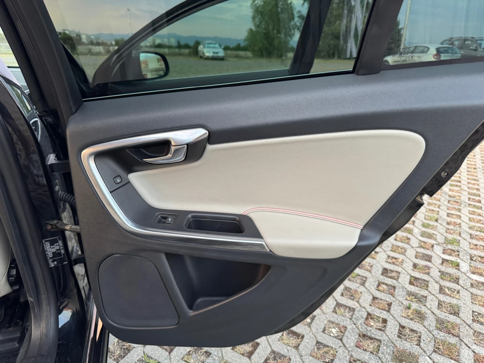 Volvo V60 D4 Ocean Race, снимка 13 - Автомобили и джипове - 56266669
