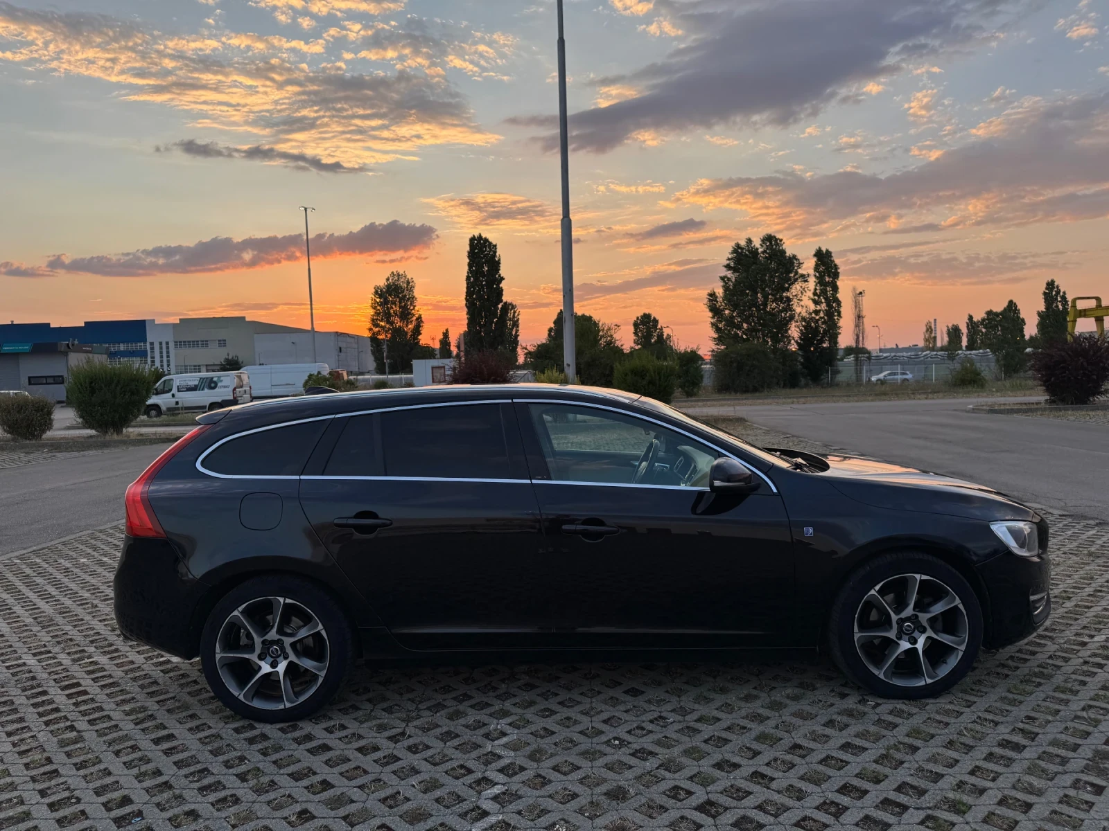 Volvo V60 D4 Ocean Race, снимка 3 - Автомобили и джипове - 56266669