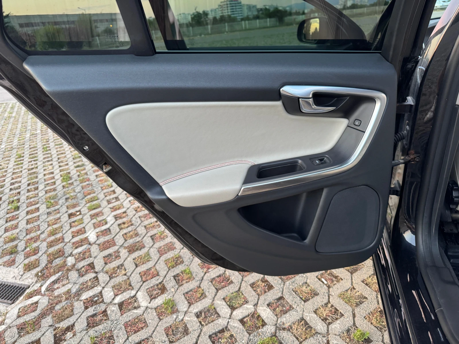 Volvo V60 D4 Ocean Race, снимка 11 - Автомобили и джипове - 56266669