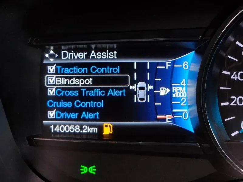 Ford Explorer 2.3 AWD, снимка 16 - Автомобили и джипове - 54351523