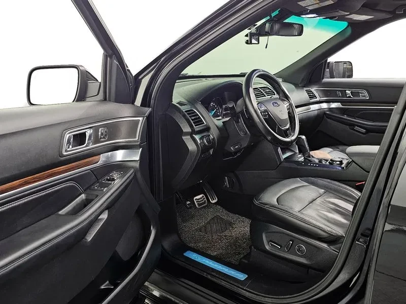 Ford Explorer 2.3 AWD, снимка 10 - Автомобили и джипове - 54351523