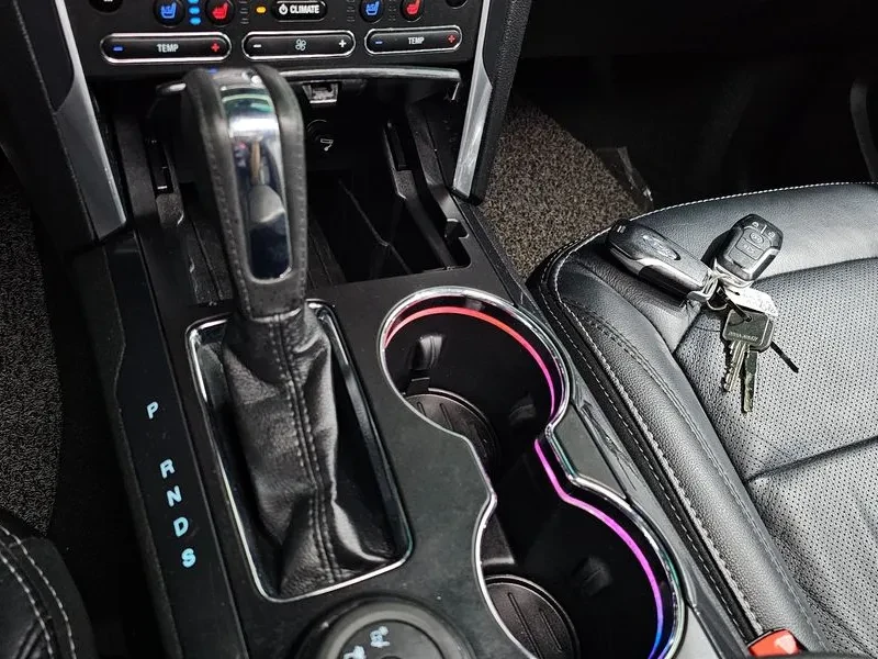 Ford Explorer 2.3 AWD, снимка 9 - Автомобили и джипове - 54351523