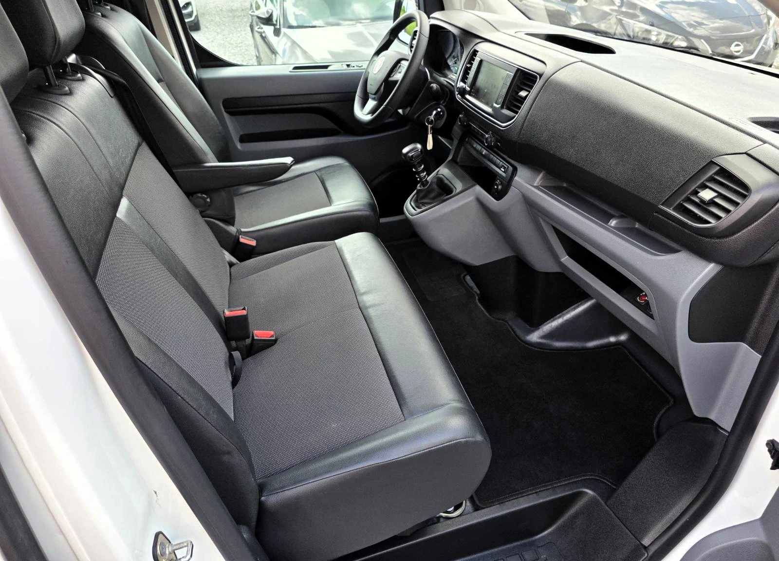 Fiat Scudo 1.5blueHDI/120/L2H1 Lounge, снимка 11 - Бусове и автобуси - 54891960