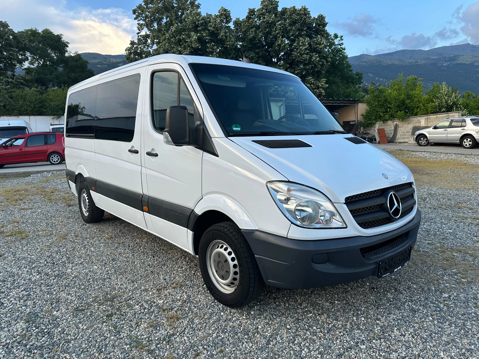 Mercedes-Benz Sprinter 315 9места/климатроник/темпомат/9места, снимка 2 - Бусове и автобуси - 55007339