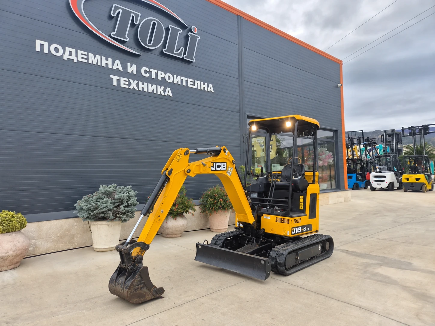 Багер JCB 18Z-1 / НЕРАЗЛИЧИМ ОТ НОВ !!!