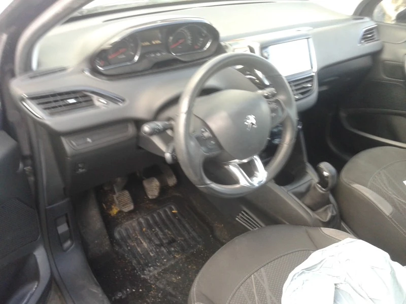 Peugeot 208 1.4tdi, снимка 11 - Автомобили и джипове - 43197146