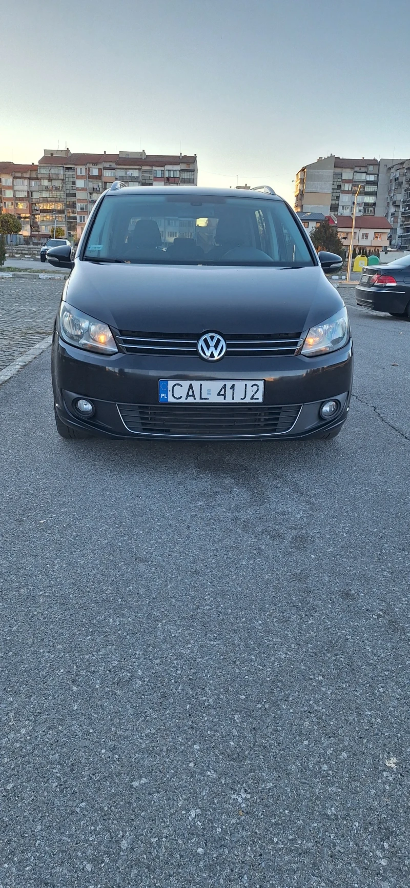 VW Touran 2.0 TDI, снимка 2 - Автомобили и джипове - 47935000