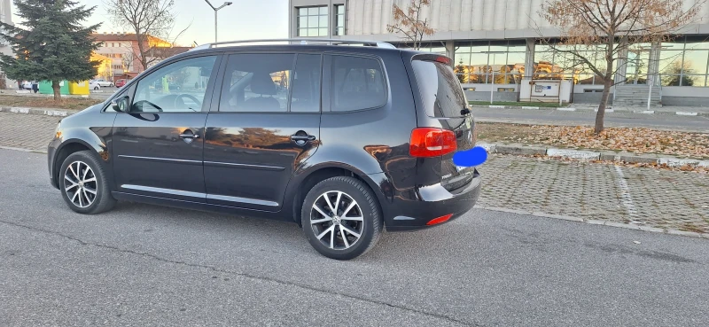 VW Touran 2.0 TDI, снимка 3 - Автомобили и джипове - 48366983