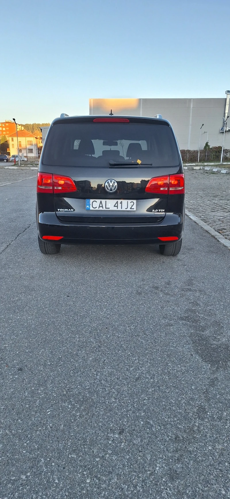 VW Touran 2.0 TDI, снимка 4 - Автомобили и джипове - 47935000