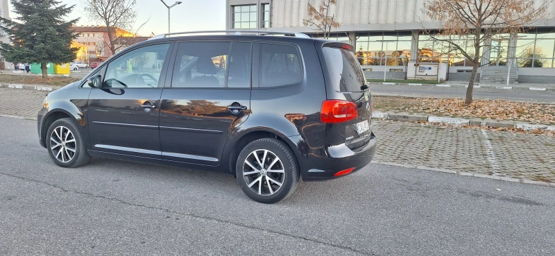 VW Touran 2.0 TDI, снимка 3 - Автомобили и джипове - 47935000