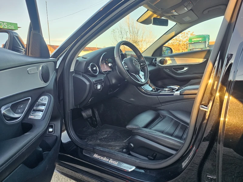 Mercedes-Benz C 220 4-matic AMG OPTIC DIGITAL 9g tronic, снимка 7 - Автомобили и джипове - 53101410