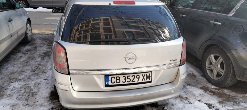 Opel Astra Комби, снимка 5 - Автомобили и джипове - 53354608