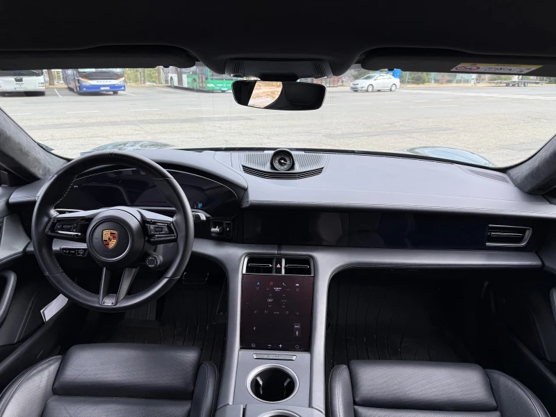 Porsche Taycan Turbo PCCB, PDCC, Perf+ Battery, снимка 11 - Автомобили и джипове - 53375582