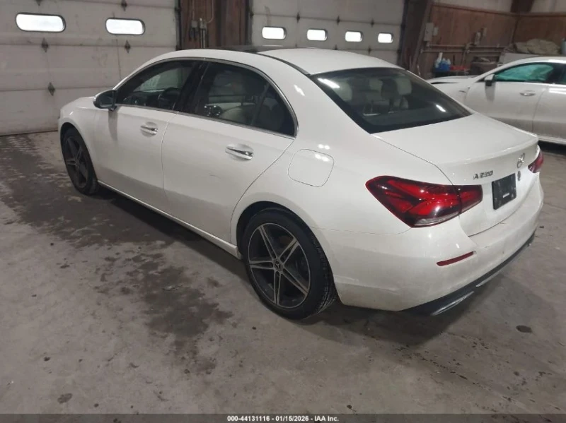 Mercedes-Benz A 220 4MATIC | ЦЕНА ДО БЪЛГАРИЯ | , снимка 3 - Автомобили и джипове - 53577525