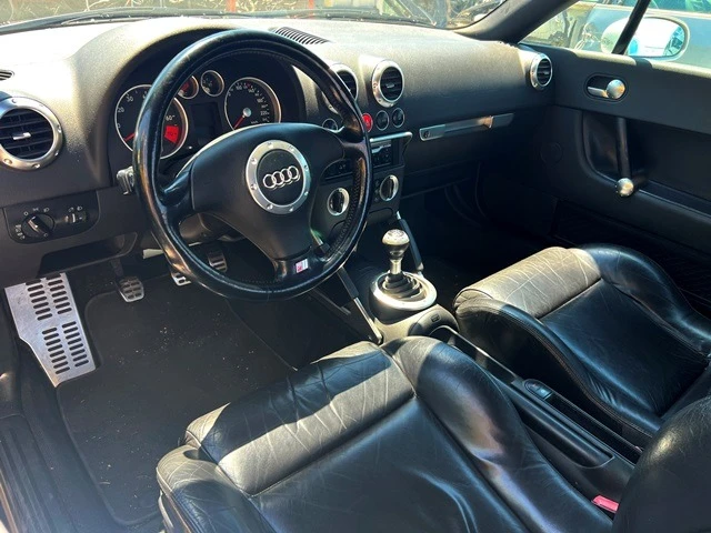 Audi Tt 1.8 Turbo, снимка 4 - Автомобили и джипове - 46538503