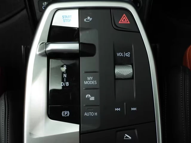 BMW iX2 eDrive 20 / M SPORT / H&K / CAMERA / , снимка 16 - Автомобили и джипове - 55476872