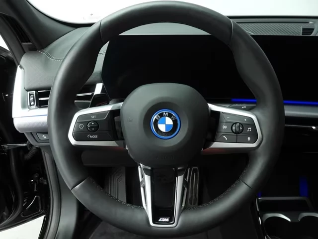 BMW iX2 eDrive 20 / M SPORT / H&K / CAMERA / , снимка 11 - Автомобили и джипове - 55476872