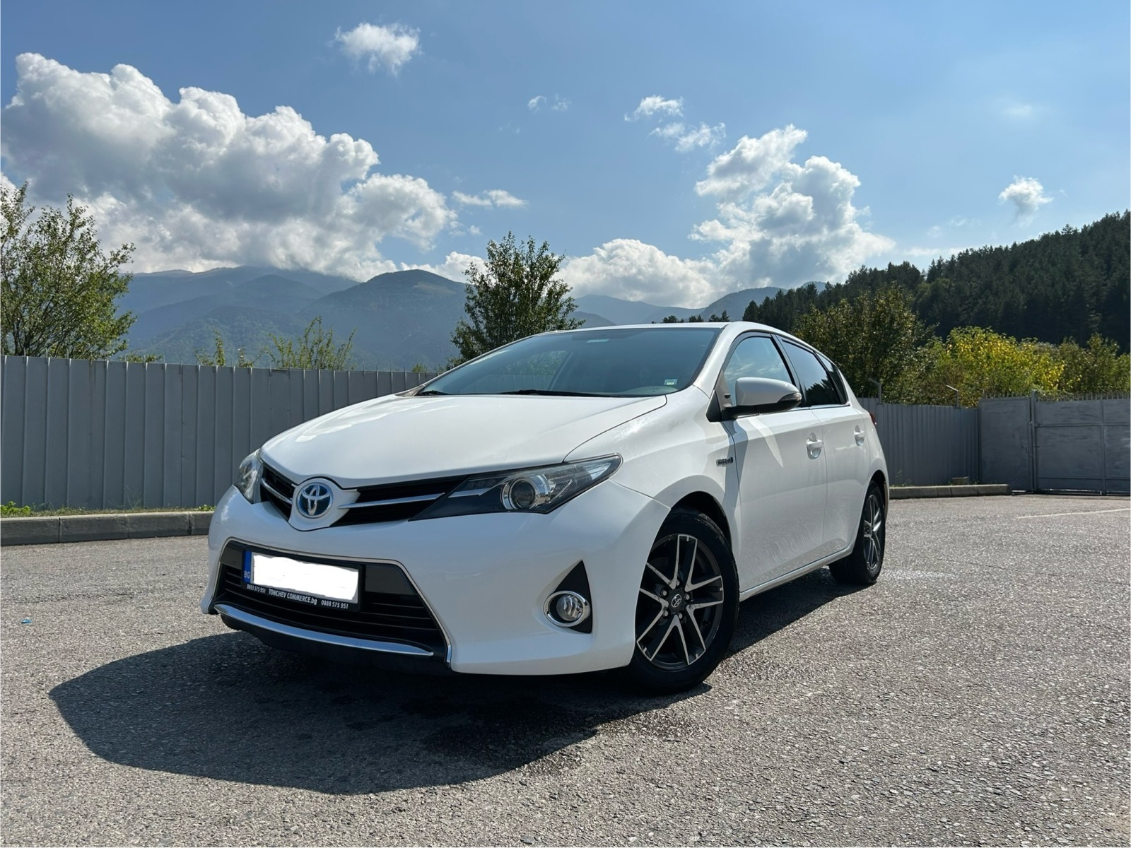 Toyota Auris 1.8 Hybrid/Бензин - изображение 1
