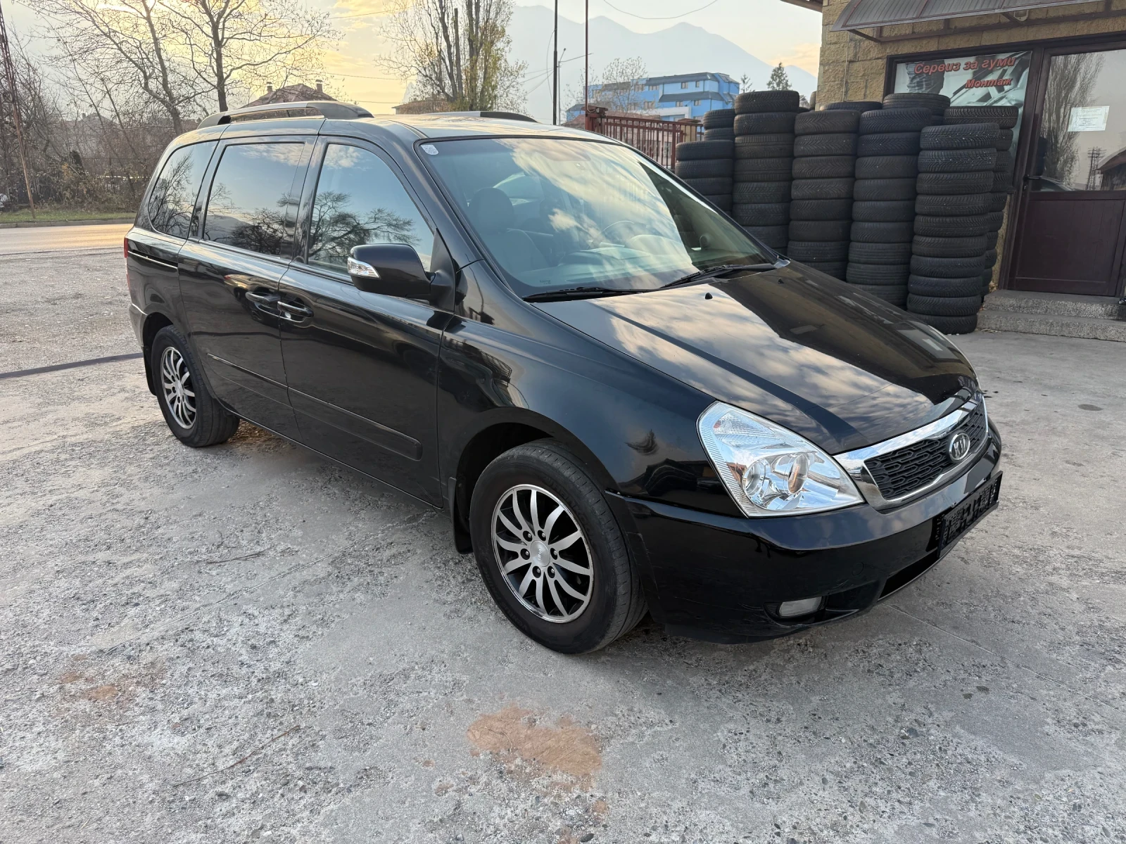 Kia Carnival 2.2 CRDI 194кс. 7местс вс. екстри - изображение 2